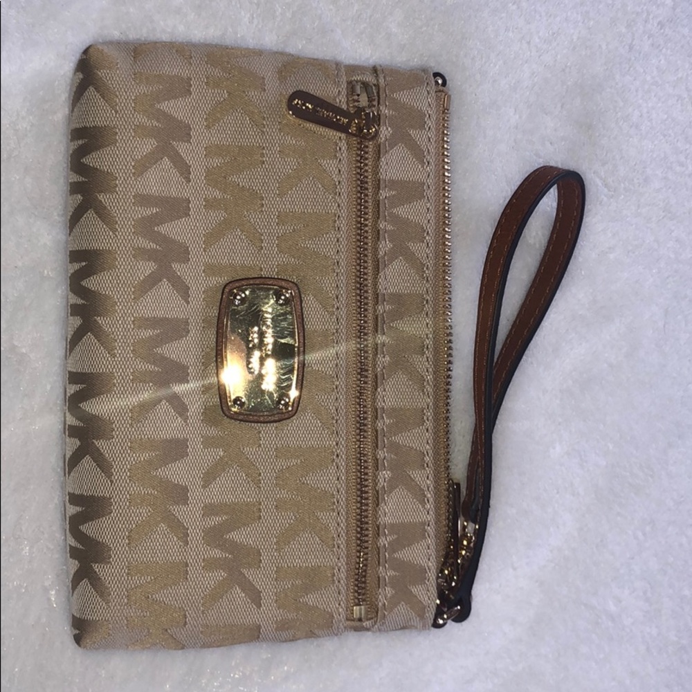 Michael Kors wristlet